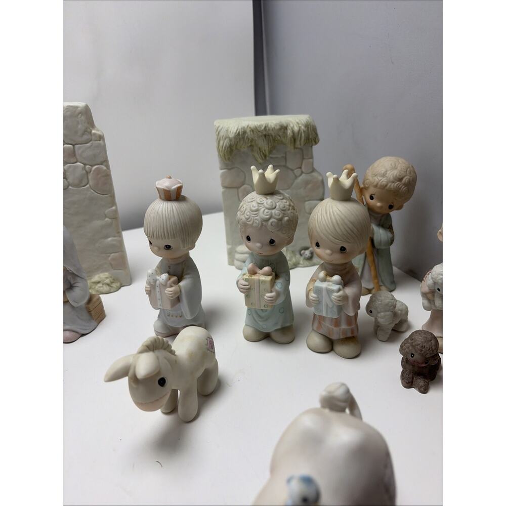 Precious Moments- Come Let Us Adore Him 18 Pc Set 9-10” Tall Nativity 1979 Box - Picture 3 of 14